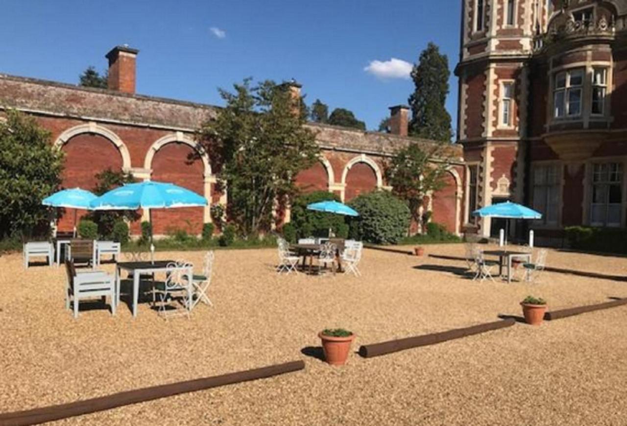 Lynford Hall Hotel マンドフォード エクステリア 写真